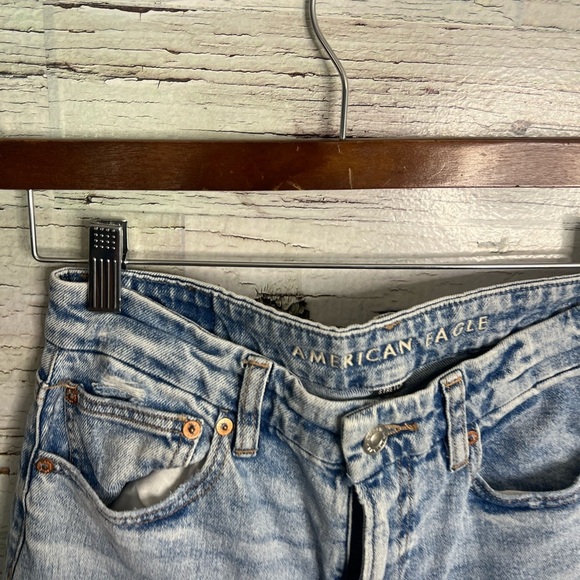 American Eagle Curvy 90s Straight Stretch Distressed Jeans Size 6 - Picture 4 of 9